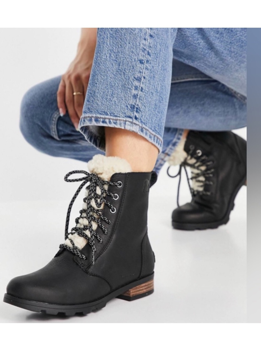 SOREL Women's Emelie Short Lace Cozy Boot Waterproof Black